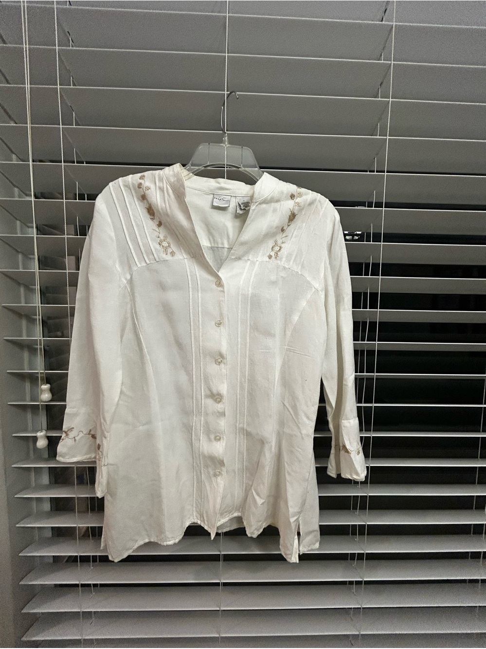 Emma James Ivory Blouse Women Sz 8 with Beige Embroidery 55% Linen Button Down